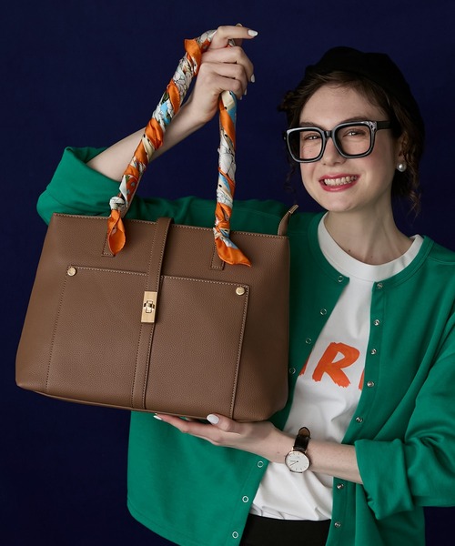 BONLECILL Marche(ボンルシールマルシェ)の「【BONLECILL Marche】《A4収納可能》ひねり金具ショルダートートバッグ(ショルダーバッグ・レディース・ブラック/ベージュ/ブラウン・FREE)」の10枚目の写真