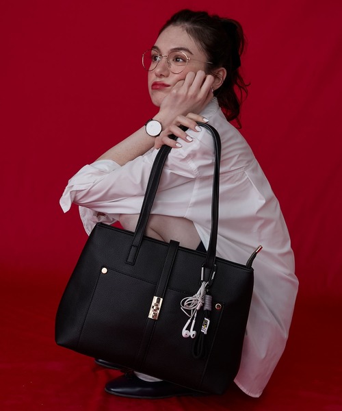 BONLECILL Marche(ボンルシールマルシェ)の「【BONLECILL Marche】《A4収納可能》ひねり金具ショルダートートバッグ(ショルダーバッグ・レディース・ブラック/ベージュ/ブラウン・FREE)」の4枚目の写真