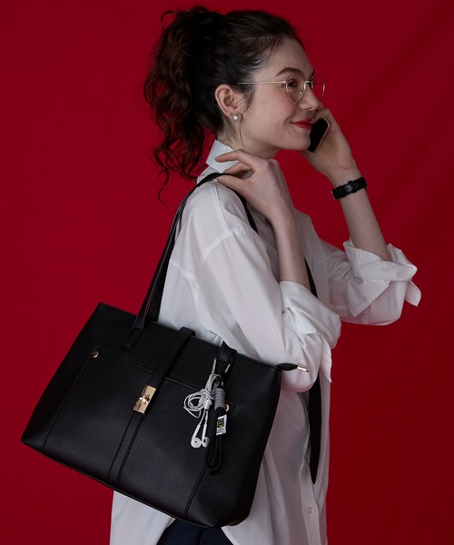 BONLECILL Marche(ボンルシールマルシェ)の「【BONLECILL Marche】《A4収納可能》ひねり金具ショルダートートバッグ(ショルダーバッグ・レディース・ブラック/ベージュ/ブラウン・FREE)」の5枚目の写真