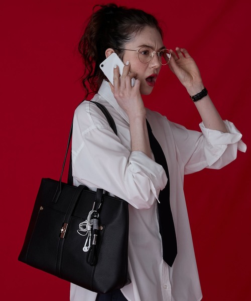 BONLECILL Marche(ボンルシールマルシェ)の「【BONLECILL Marche】《A4収納可能》ひねり金具ショルダートートバッグ(ショルダーバッグ・レディース・ブラック/ベージュ/ブラウン・FREE)」の7枚目の写真