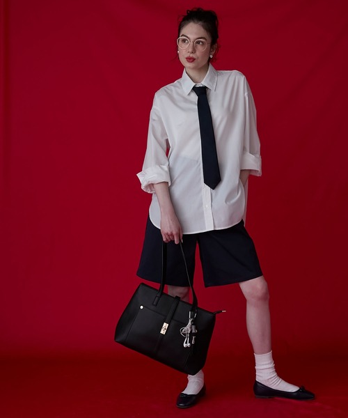 BONLECILL Marche(ボンルシールマルシェ)の「【BONLECILL Marche】《A4収納可能》ひねり金具ショルダートートバッグ(ショルダーバッグ・レディース・ブラック/ベージュ/ブラウン・FREE)」の9枚目の写真