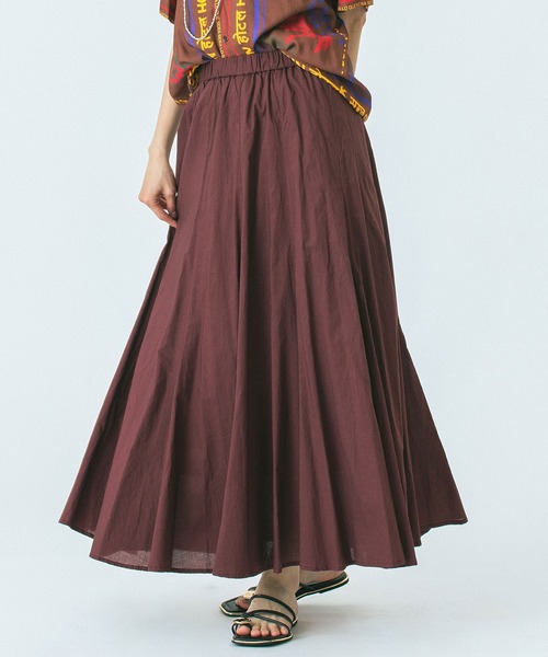 ROSE BUD（ローズバッド）の「FLARED MAXI SKIRT（スカート・レディース・ブラック/ホワイト/バーガンディー・ONE SIZE）」の3枚目の写真