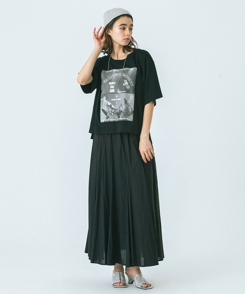 ROSE BUD（ローズバッド）の「FLARED MAXI SKIRT（スカート・レディース・ブラック/ホワイト/バーガンディー・ONE SIZE）」の18枚目の写真