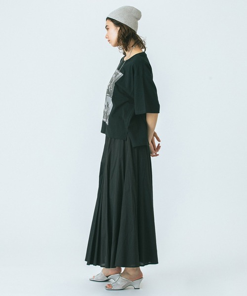 ROSE BUD（ローズバッド）の「FLARED MAXI SKIRT（スカート・レディース・ブラック/ホワイト/バーガンディー・ONE SIZE）」の20枚目の写真