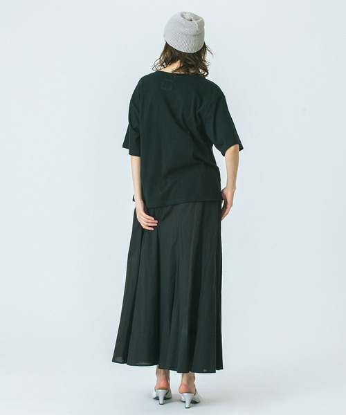 ROSE BUD（ローズバッド）の「FLARED MAXI SKIRT（スカート・レディース・ブラック/ホワイト/バーガンディー・ONE SIZE）」の22枚目の写真