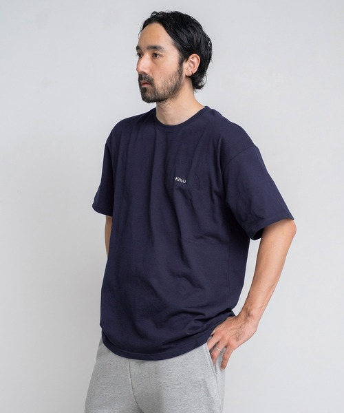 Knuu（ヌウ）の「Small Logo Heavy Crewneck T-Shirt / ヘビーベーシックロゴ刺繍入りTシャツ（Tシャツ/カットソー・メンズ・ホワイト/ブラック/ネイビー・MEDIUM/SMALL/X-LARGE/LARGE）」の8枚目の写真