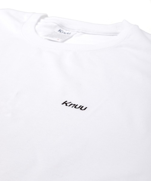 Knuu（ヌウ）の「Small Logo Heavy Crewneck T-Shirt / ヘビーベーシックロゴ刺繍入りTシャツ（Tシャツ/カットソー・メンズ・ホワイト/ブラック/ネイビー・MEDIUM/SMALL/X-LARGE/LARGE）」の11枚目の写真