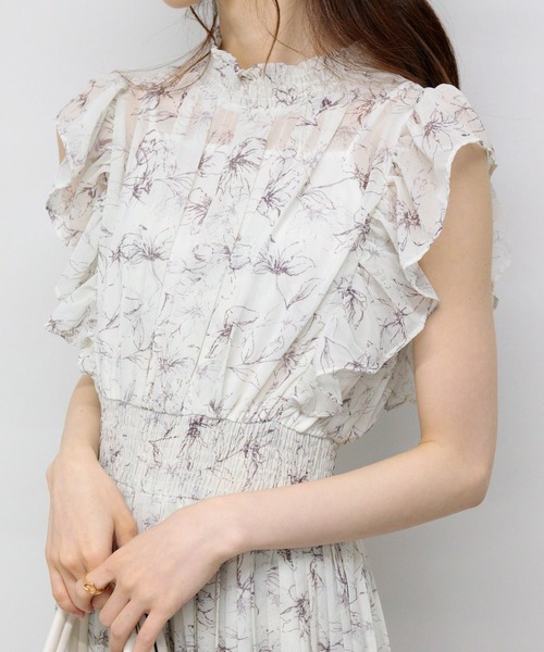 くすみピンク　プリーツロングワンピース 肩フリル ピンタックデザイン 消しプリーツロングワンピース