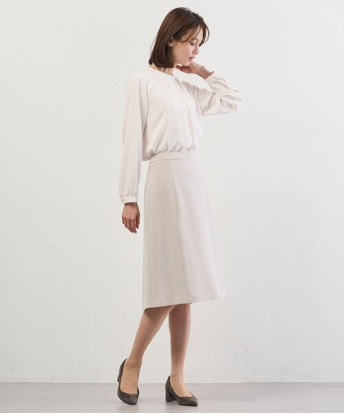J.PRESS Ladies(J.プレス レディス)の「ヌーディスバックサテン ブラウス(シャツ/ブラウス・レディース・アイボリー系/ネイビー系・XS)」の3枚目の写真