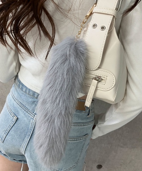 meJane(ミージェーン)の「しっぽチャーム カラーファーキーホルダー(チャーム・レディース・ホワイト/レッド/ボルドー/パープル/チェリーピンク/グレー・FREE)」の3枚目の写真