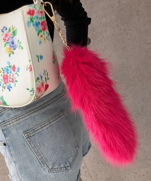 meJane(ミージェーン)の「しっぽチャーム カラーファーキーホルダー(チャーム・レディース・ホワイト/レッド/ボルドー/パープル/チェリーピンク/グレー・FREE)」の4枚目の写真