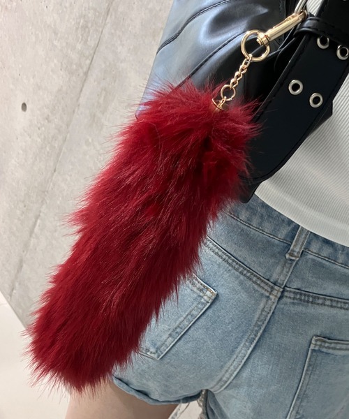 meJane(ミージェーン)の「しっぽチャーム カラーファーキーホルダー(チャーム・レディース・ホワイト/レッド/ボルドー/パープル/チェリーピンク/グレー・FREE)」の6枚目の写真