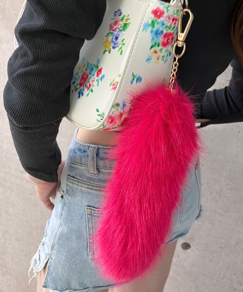 meJane(ミージェーン)の「しっぽチャーム カラーファーキーホルダー(チャーム・レディース・ホワイト/レッド/ボルドー/パープル/チェリーピンク/グレー・FREE)」の16枚目の写真