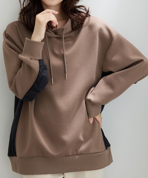 BELLUNA PLUS(ベルーナ)の「フード付き異素材切替細見えプルオーバー(Tシャツ/カットソー・レディース・チャコールグレー/モカ/ライトグレー・X-LARGE/LARGE/MEDIUM)」の3枚目の写真