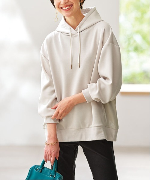 BELLUNA PLUS(ベルーナ)の「フード付き異素材切替細見えプルオーバー(Tシャツ/カットソー・レディース・チャコールグレー/モカ/ライトグレー・X-LARGE/LARGE/MEDIUM)」の4枚目の写真