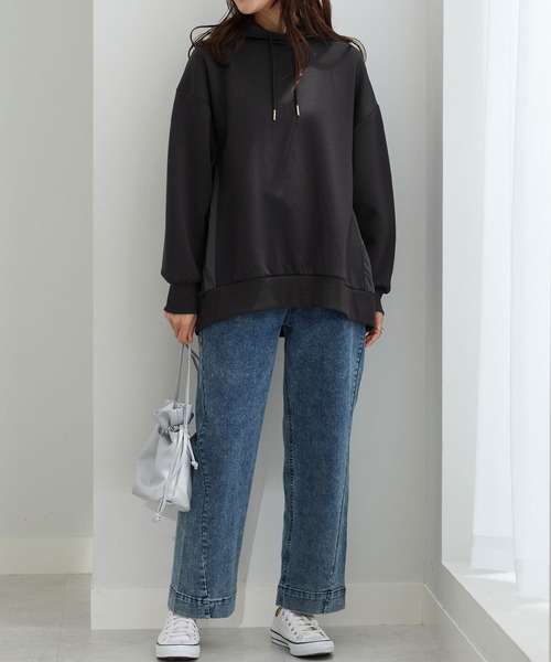 BELLUNA PLUS(ベルーナ)の「フード付き異素材切替細見えプルオーバー(Tシャツ/カットソー・レディース・チャコールグレー/モカ/ライトグレー・X-LARGE/LARGE/MEDIUM)」の8枚目の写真