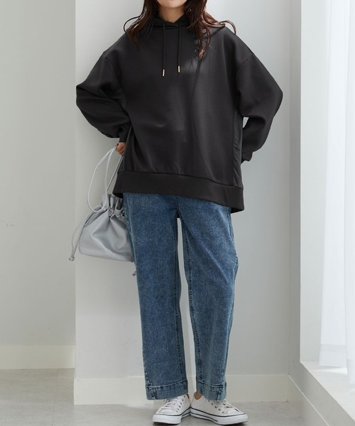BELLUNA PLUS(ベルーナ)の「フード付き異素材切替細見えプルオーバー(Tシャツ/カットソー・レディース・チャコールグレー/モカ/ライトグレー・X-LARGE/LARGE/MEDIUM)」の9枚目の写真