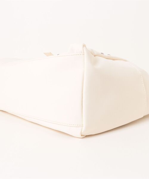 Heather（ヘザー）の「スタッズナイロンBAG　573204（ボストンバッグ・レディース・アイボリー/ブラック・ONE SIZE）」の3枚目の写真