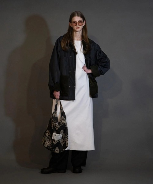 my beautiful landlet(マイビューティフルランドレット)の「【my beautiful landlet】PADDED NYLON(カバーオール・メンズ・ブラック/チャコールグレー/イエロー・1/0)」の4枚目の写真