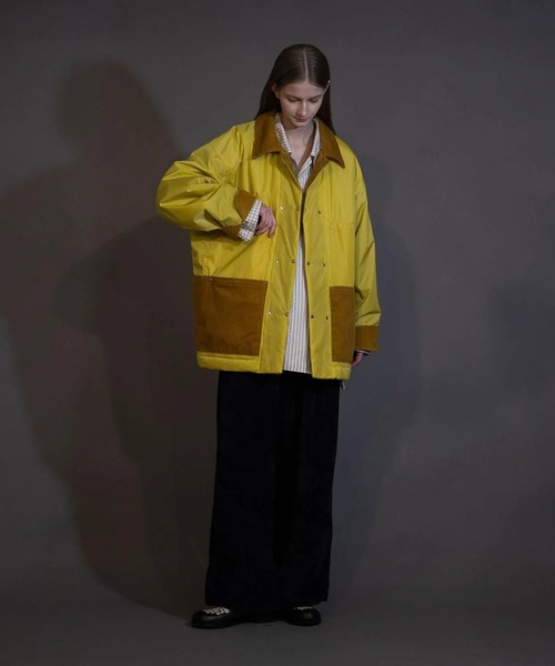 my beautiful landlet(マイビューティフルランドレット)の「【my beautiful landlet】PADDED NYLON(カバーオール・メンズ・ブラック/チャコールグレー/イエロー・1/0)」の7枚目の写真