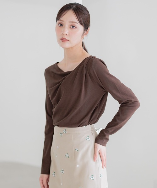 Andemiu（アンデミュウ）の「カットドレープT長袖580967（Tシャツ/カットソー・レディース・ブラック/ブラウン/ブルー/オフホワイト・FREE）」の3枚目の写真