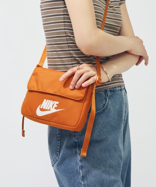 NIKE(ナイキ)の「ナイキ NIKE ナイキ NSW レベル クロスボディ(ボディバッグ/ウエストポーチ・レディース・その他・ONE SIZE)」の2枚目の写真