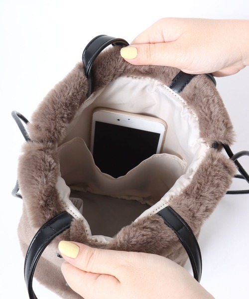 Lee(リー)の「Lee(リー)フェイクファー2wayミニショルダー&ハンドバッグ レディース(ハンドバッグ・レディース・ブラック/ワイン/グレイッシュベージュ・FREE)」の16枚目の写真