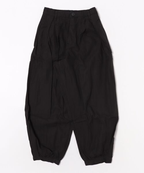MARAI(マーライ)の「タックテーパードパンツ(その他パンツ・レディース・ベージュ/ブラック/カーキ・4L/3L/LL/M/L)」の6枚目の写真