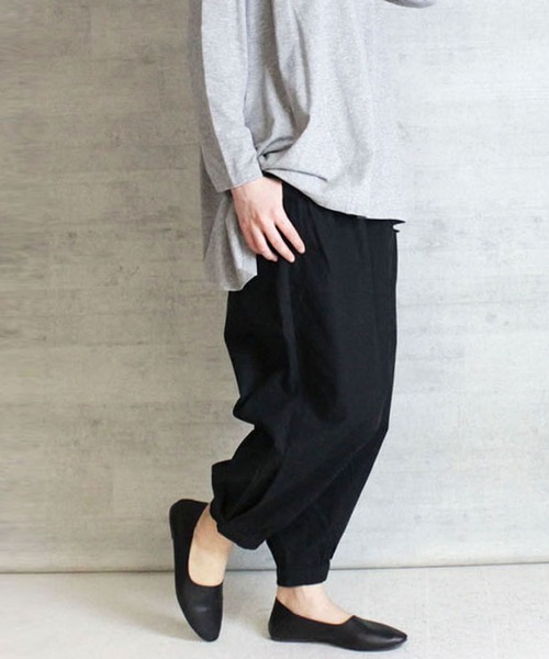 MARAI(マーライ)の「タックテーパードパンツ(その他パンツ・レディース・ベージュ/ブラック/カーキ・4L/3L/LL/M/L)」の4枚目の写真