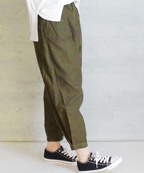 MARAI(マーライ)の「タックテーパードパンツ(その他パンツ・レディース・ベージュ/ブラック/カーキ・4L/3L/LL/M/L)」の16枚目の写真