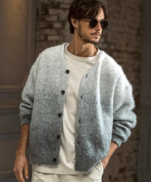 AKM Contemporary（エイケイエムコンテンポラリー）の「【WEB・直営店限定】AKM Contemporary(エイケイエムコンテンポラリー)モヘア オーバーサイズ グラデーション ニットカーディガン(保温性/起毛)（カーディガン/ボレロ・メンズ・ブラック/ホワイト/ブラウン・S/M/L/XL）」の2枚目の写真