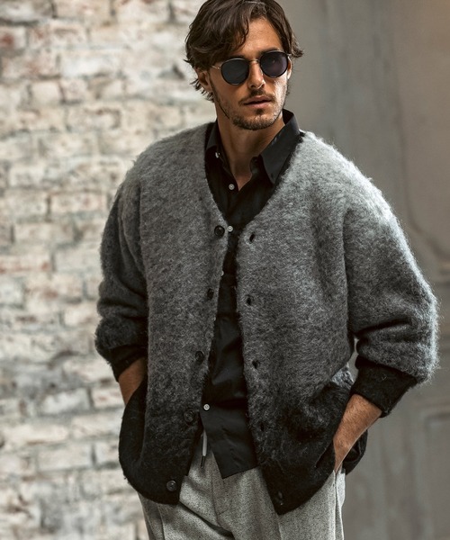 AKM Contemporary（エイケイエムコンテンポラリー）の「【WEB・直営店限定】AKM Contemporary(エイケイエムコンテンポラリー)モヘア オーバーサイズ グラデーション ニットカーディガン(保温性/起毛)（カーディガン/ボレロ・メンズ・ブラック/ホワイト/ブラウン・S/M/L/XL）」の4枚目の写真