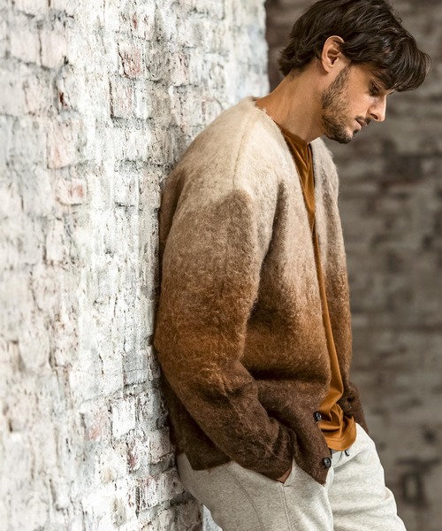 AKM Contemporary（エイケイエムコンテンポラリー）の「【WEB・直営店限定】AKM Contemporary(エイケイエムコンテンポラリー)モヘア オーバーサイズ グラデーション ニットカーディガン(保温性/起毛)（カーディガン/ボレロ・メンズ・ブラック/ホワイト/ブラウン・S/M/L/XL）」の5枚目の写真