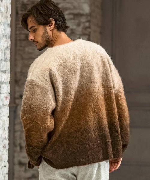 AKM Contemporary（エイケイエムコンテンポラリー）の「【WEB・直営店限定】AKM Contemporary(エイケイエムコンテンポラリー)モヘア オーバーサイズ グラデーション ニットカーディガン(保温性/起毛)（カーディガン/ボレロ・メンズ・ブラック/ホワイト/ブラウン・S/M/L/XL）」の6枚目の写真