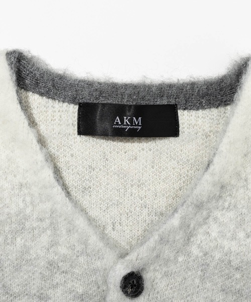 AKM Contemporary（エイケイエムコンテンポラリー）の「【WEB・直営店限定】AKM Contemporary(エイケイエムコンテンポラリー)モヘア オーバーサイズ グラデーション ニットカーディガン(保温性/起毛)（カーディガン/ボレロ・メンズ・ブラック/ホワイト/ブラウン・S/M/L/XL）」の13枚目の写真
