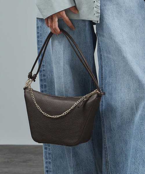 AULENTTI（オウレンティ）の「【AULENTTI（オーレンティ）】チェーン付きバッグ（ハンドバッグ・レディース・ブラック/ブラウン系その他・FREE）」の2枚目の写真