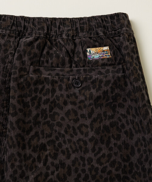 FREAK'S STORE(フリークスストア)の「ワイドストレートシルエット 総柄プリント コーデュロイ イージーパンツ 【セットアップ対応】(その他パンツ・メンズ・その他16/その他9/レオパード・MEDIUM/LARGE)」の14枚目の写真