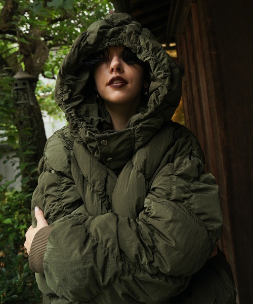 SHIRRING LAYERED DOWN CT（その他アウター）｜OMMO（オーエムエムオー