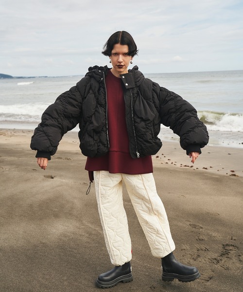 OMMO(オーエムエムオー)の「SHIRRING LAYERED DOWN CT(その他アウター・レディース・ブラック/カーキ・F)」の11枚目の写真