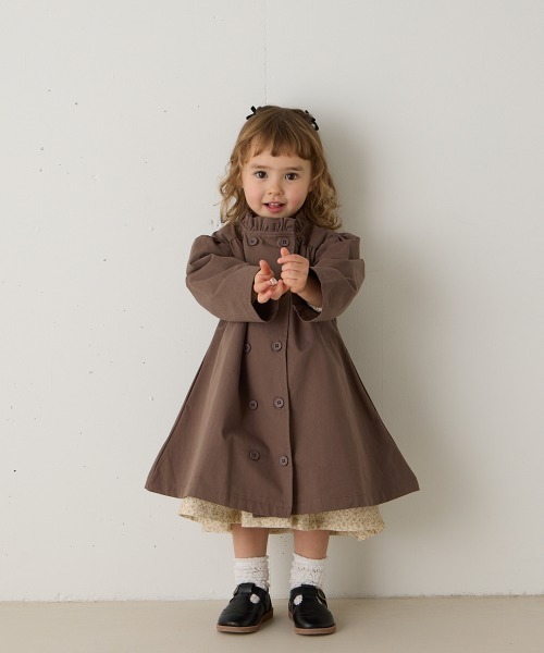 riziere(リジェール)の「ダブルボタンフリルカラーワンピースコート(その他アウター・キッズ・アッシュブラウン/ベージュ・90/100/110/120/130/140/150)」の2枚目の写真