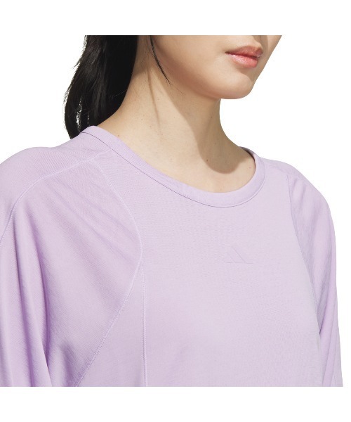 adidas(アディダス)の「アディダス adidas ラックスフロー ルーズフィット 半袖Tシャツ(Tシャツ/カットソー・レディース・ライラック/ブラック・M/L)」の4枚目の写真