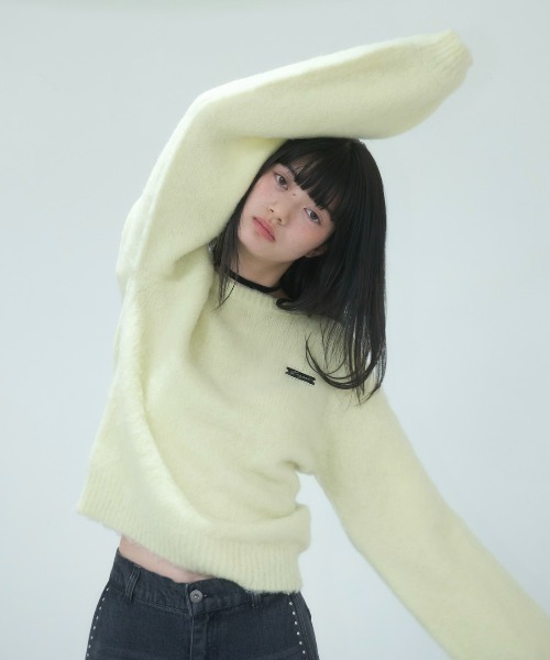 Smyeon(スミョン)の「Name plate shaggy knit/ネームプレート付きシャギーニットプルオーバー(ニット/セーター・レディース・ブラック/ネイビー/イエロー・FREE)」の3枚目の写真