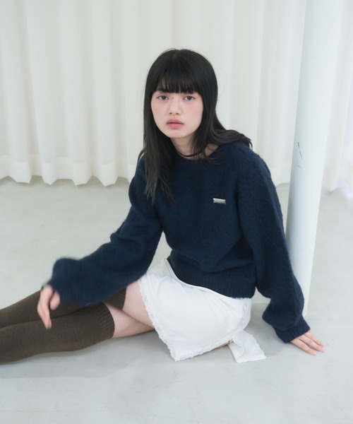 Smyeon(スミョン)の「Name plate shaggy knit/ネームプレート付きシャギーニットプルオーバー(ニット/セーター・レディース・ブラック/ネイビー/イエロー・FREE)」の11枚目の写真