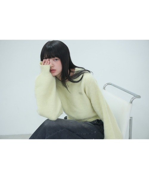 Smyeon(スミョン)の「Name plate shaggy knit/ネームプレート付きシャギーニットプルオーバー(ニット/セーター・レディース・ブラック/ネイビー/イエロー・FREE)」の15枚目の写真
