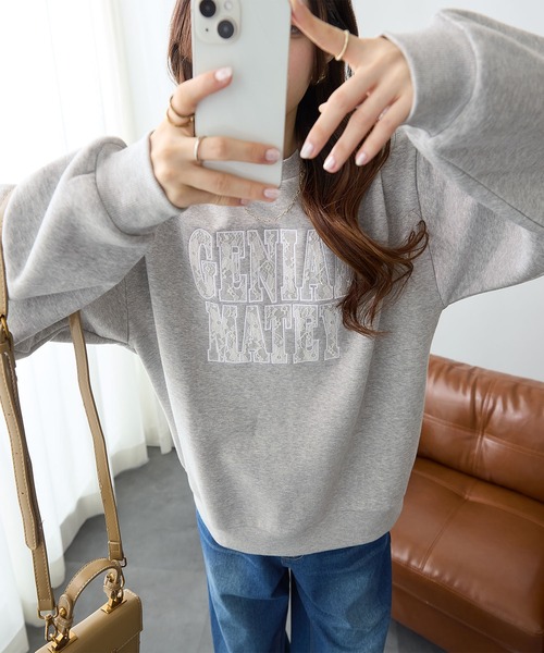 ReDial(リダイアル)の「レースロゴ刺繍スウェット(スウェット・レディース・ブラック/杢グレー/オートミール・M/L/LL/3L)」の4枚目の写真