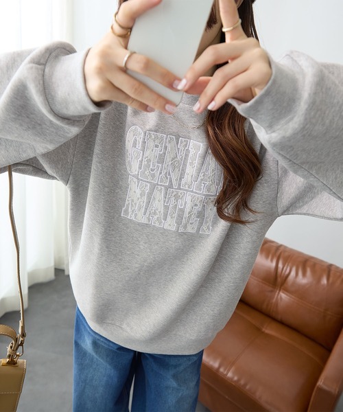 ReDial(リダイアル)の「レースロゴ刺繍スウェット(スウェット・レディース・ブラック/杢グレー/オートミール・M/L/LL/3L)」の5枚目の写真