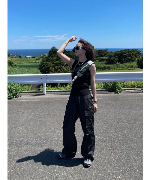 AAKAM(アーカム)の「Textured Side Pocket Cargo Pants (Black)(その他パンツ・レディース・その他・1/2)」の2枚目の写真