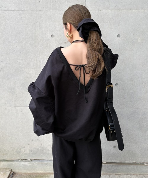 LAULEN(ローレン)の「back open volume sweat pullover /バックオープンボリュームスウェットプルオーバー(スウェット・レディース・グレー/ブラック・FREE)」の1枚目の写真