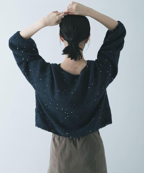URBAN RESEARCH（アーバンリサーチ）の「スパンコールモヘヤルーズニット（ニット/セーター・レディース・オフホワイト/ネイビー・FREE）」の2枚目の写真