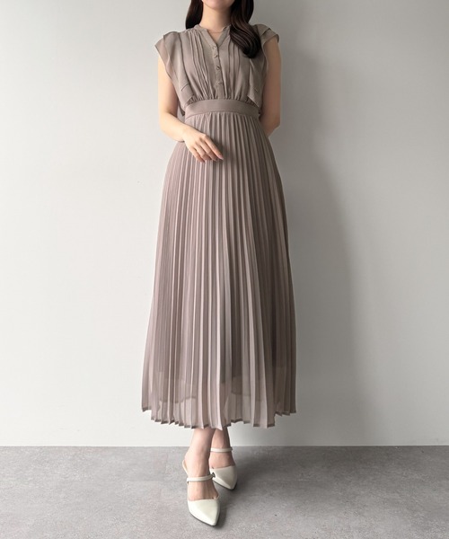 mipiarl（ミピアール）の「ラッフルピンタックプリーツワンピース（ワンピース・レディース・グレー/ブラック/アイボリー/ピンクベージュ/チャコール・SMALL/MEDIUM/LARGE/X-LARGE）」の17枚目の写真